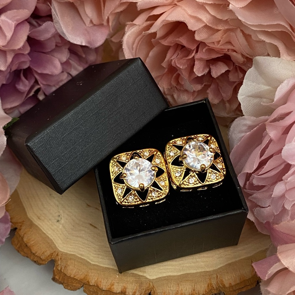 Elegant Rounded Square Gold Crystal Cufflinks - Picture 12 of 16
